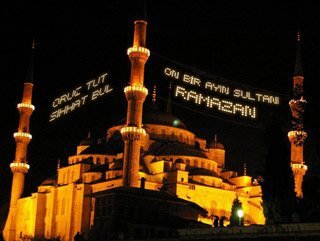 Türkiye ilk teravihle Ramazan ayına girdi