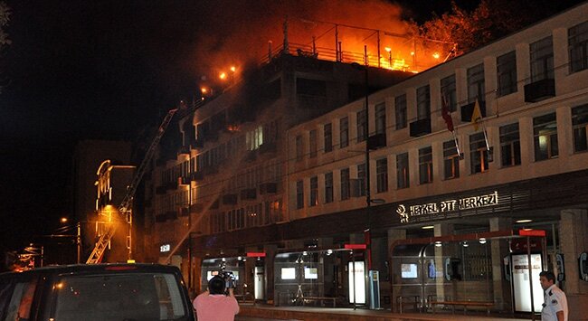 Bursa'da iş merkezinde yangın paniği